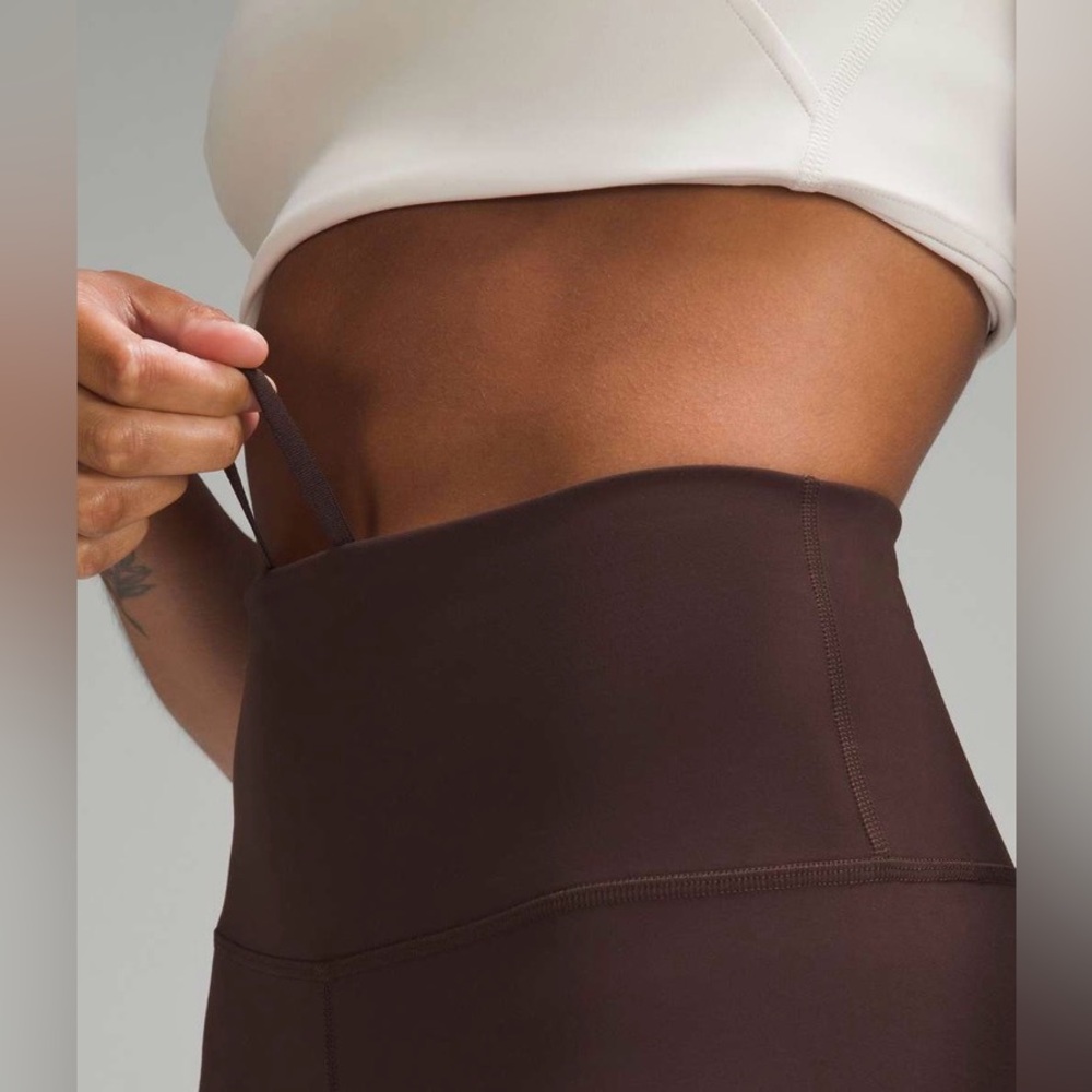 Lululemon Wunder Train High-Rise
Crop 21"
Espresso

- Like New - Picture 5 of 9